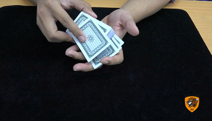 cách chia bài bịp liêng