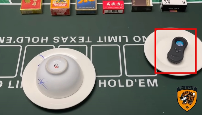 cờ bạc bịp xóc đĩa